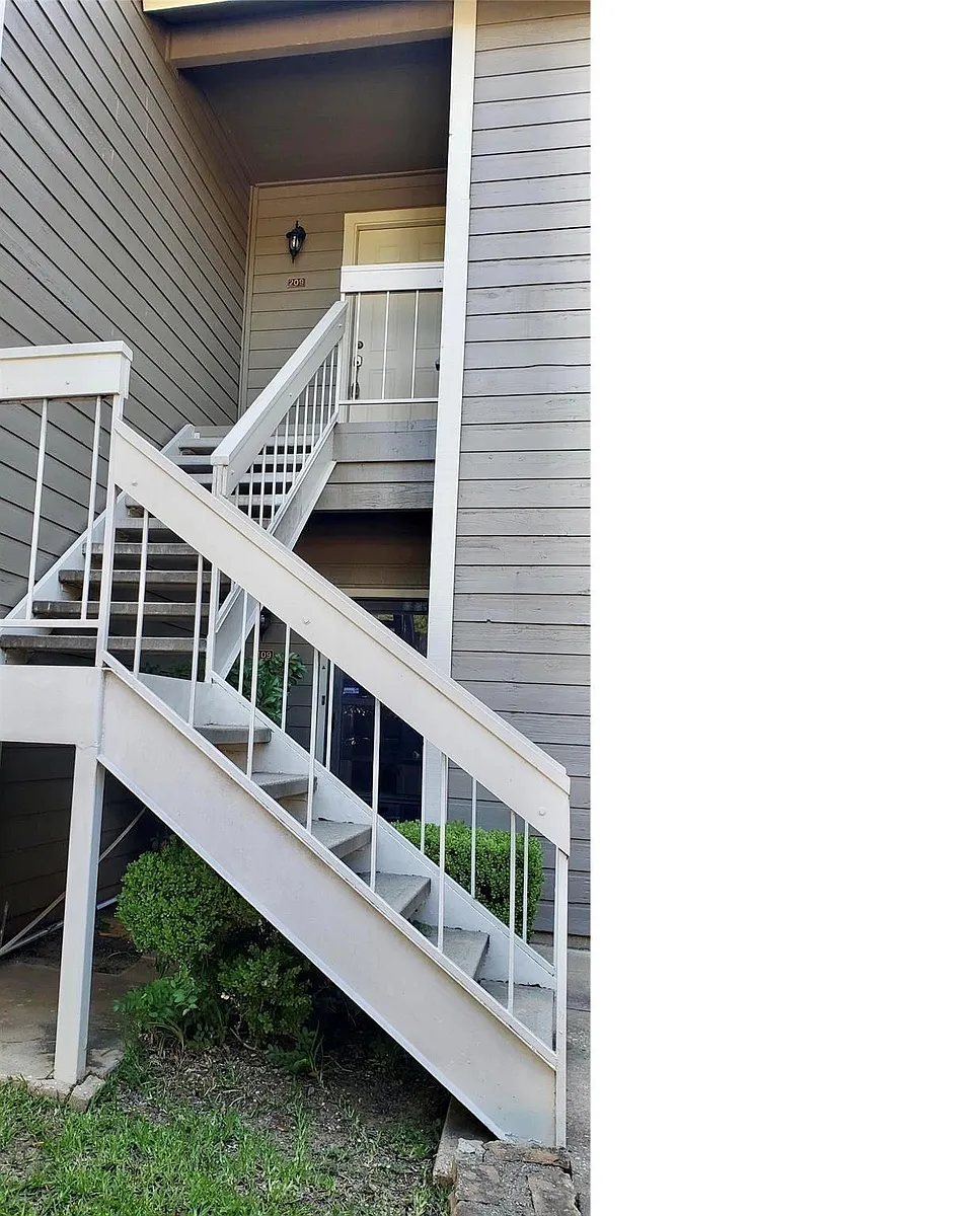 Building Photo - 1908 Chasewood Cir #207