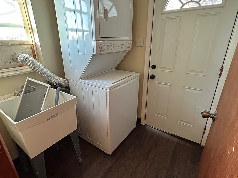 219 Douglas Ave — Photo 16