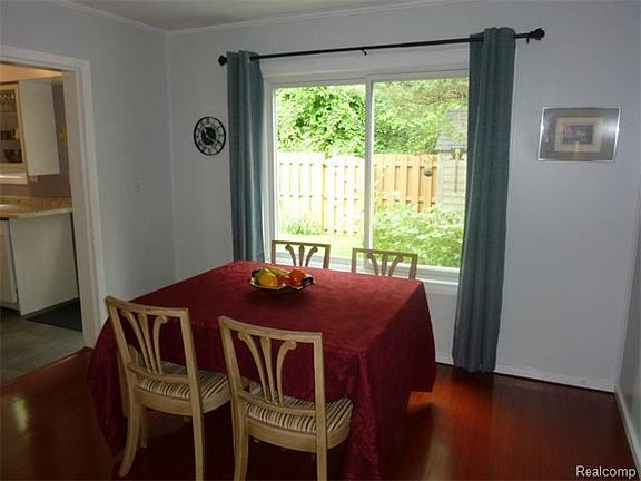 5th image of 304 Estrada Dr #304