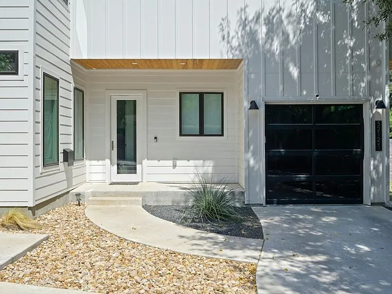 5212 Huisache St #2 — Photo 2