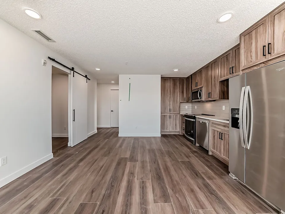 350 Livingston Cmn NE #3414