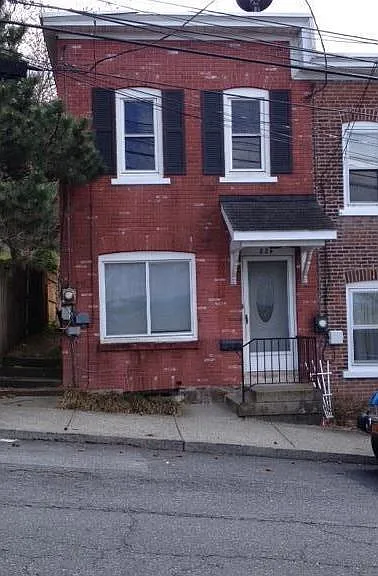 824 E 8th St — Photo 1