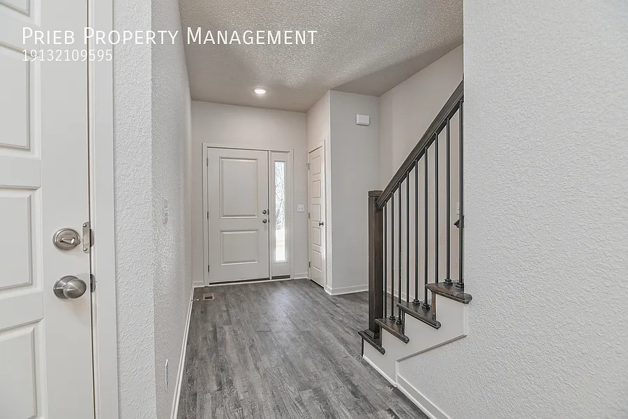 Crystal Ridge Townhomes - Available NOW — Photo 3