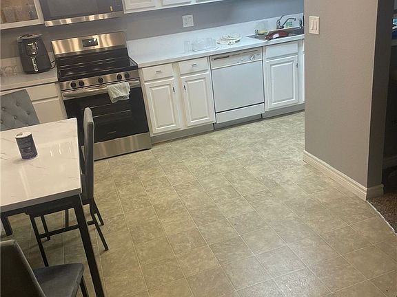 5th image of 4410 Sandy River Dr Unit 23