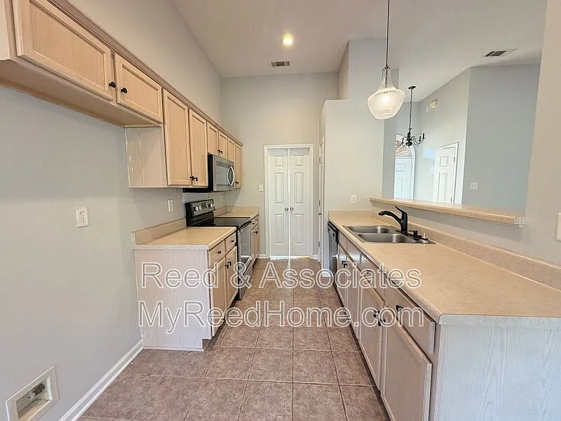 3 bed, 2.0 bath, 1508 sqft, $2,000 — Photo 3