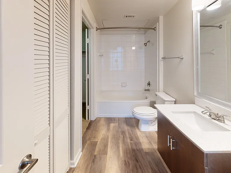 Residences at the Domain — Photo 63