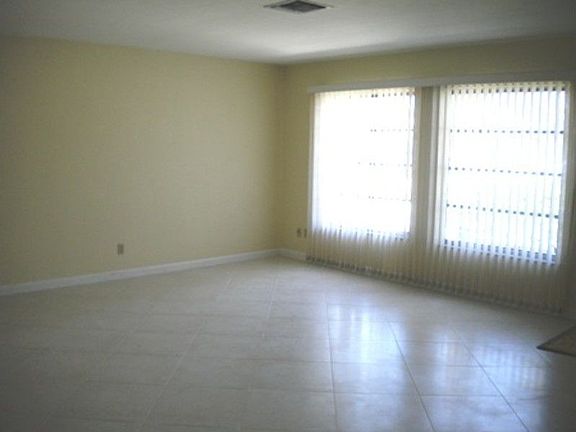 4th image of 566 102nd Ave N