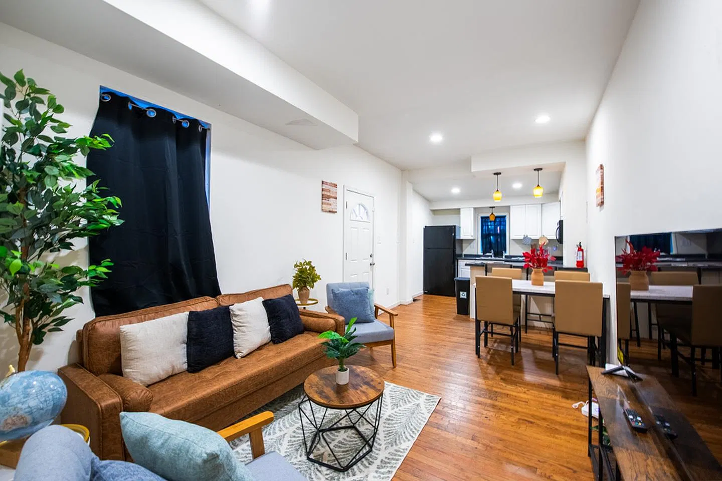Spacious and Convenient Philadelphia Home — Photo 3
