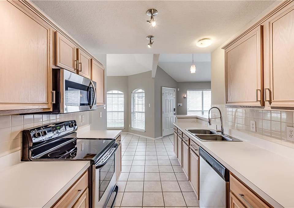 1st image of 2346 Brookview Dr