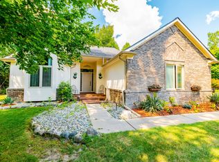 21860 Ottawa Cir, Grosse Ile, MI 48138
