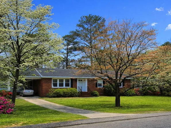 905 Rollins Ave, Hamlet, NC 28345