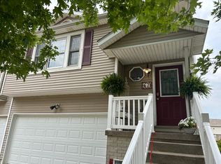 67 Oak Park Rd, Bloomington, IL 61701