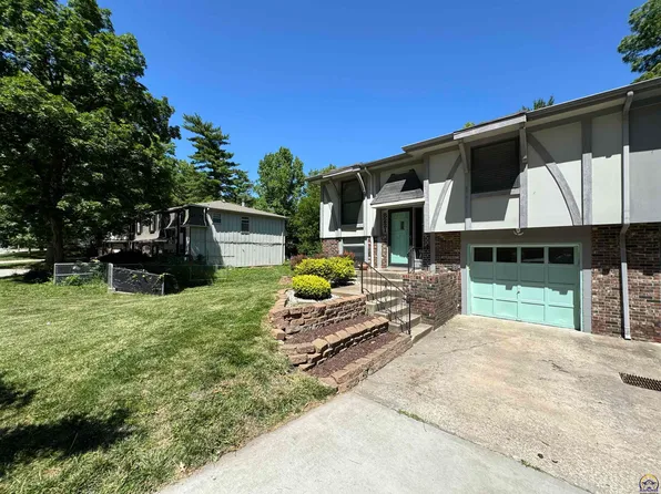 8221 Grant St, Overland Park, KS 66204