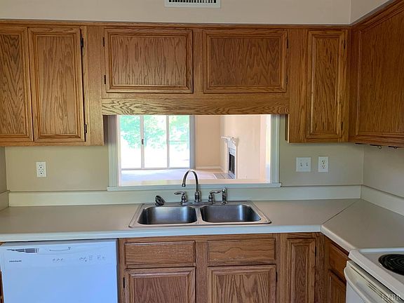 5th image of 702 Ivy Lake Dr