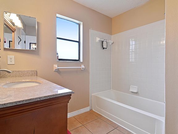 3rd image of 2231 Cascades Blvd Unit 202
