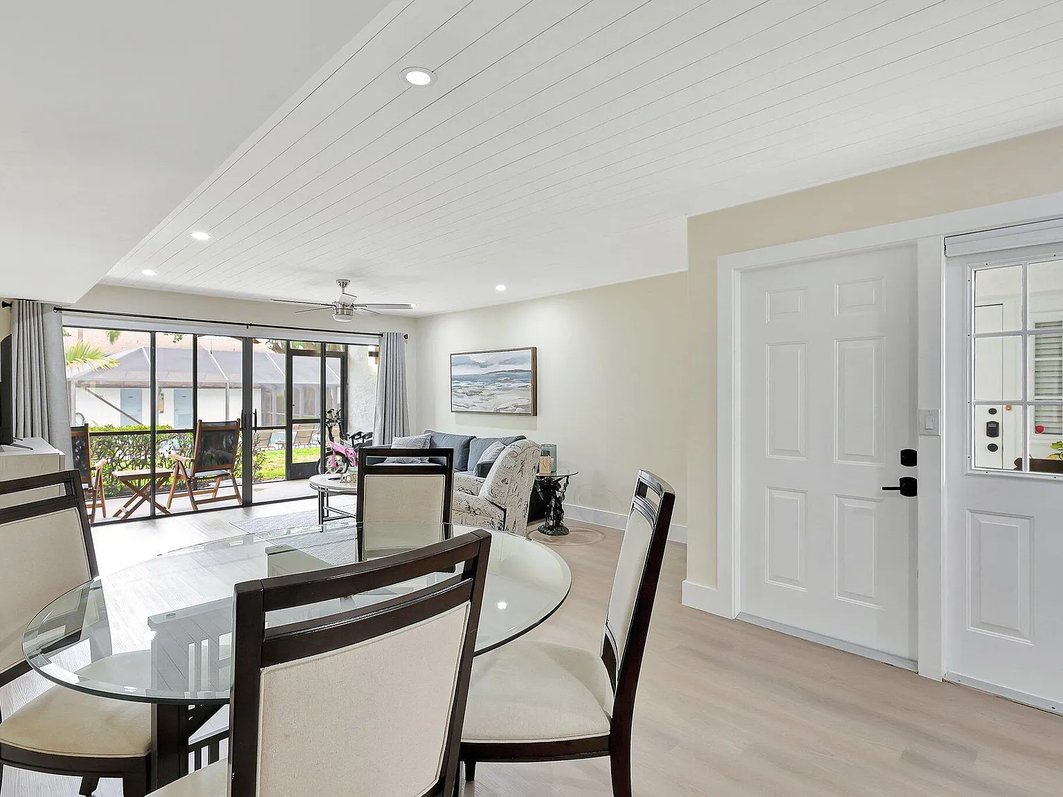2 bed, 2.0 bath, 1273 sqft, $2,400 — Photo 4