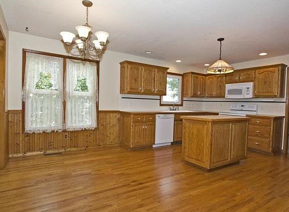 4th image of 126 Oakridge Ct