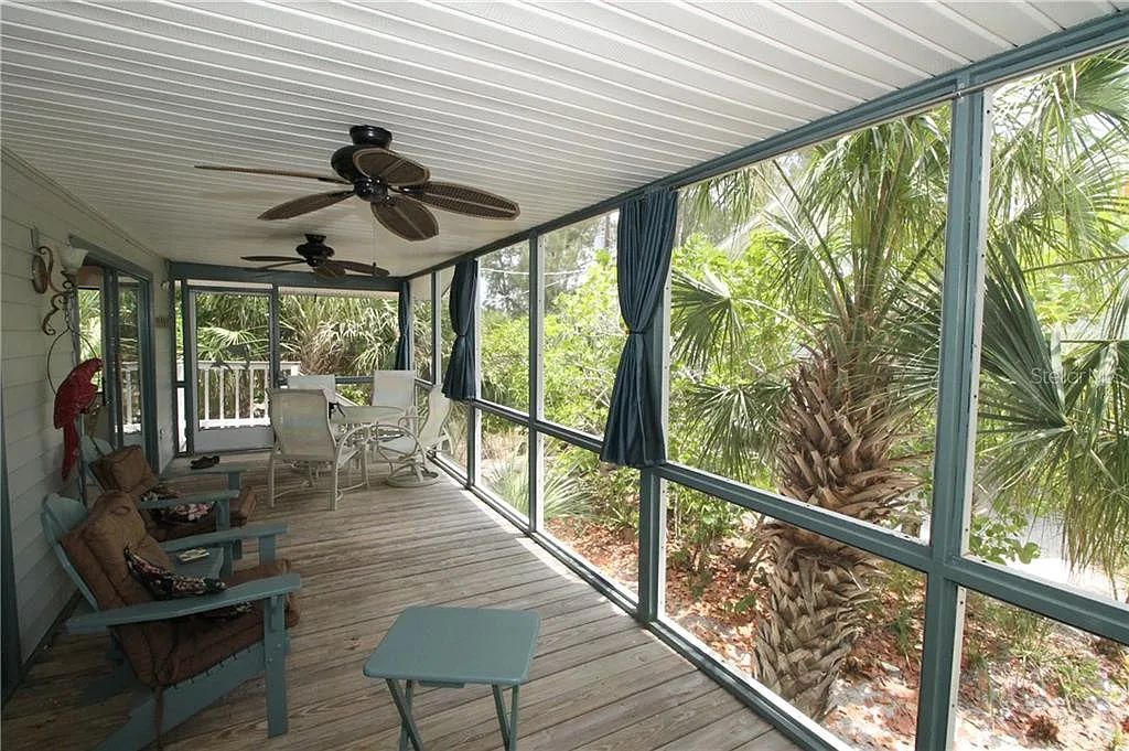 2 bed, 1.5 bath, 784 sqft, $6,200 — Photo 2