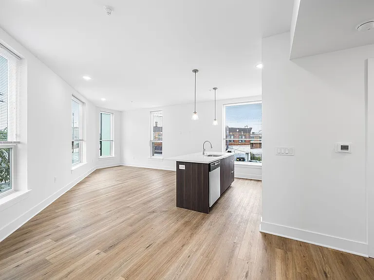 4324 Lancaster Ave — Photo 44