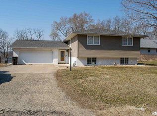 11 Bay Shore Dr, Lacon, IL 61540