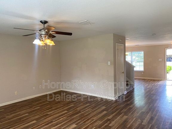 5th image of 910 Cattail Dr