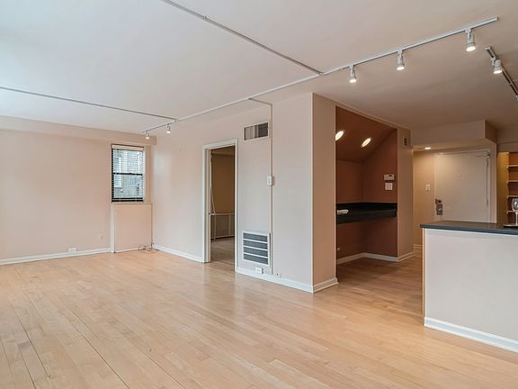 5th image of 1540 N State Pkwy APT 5B