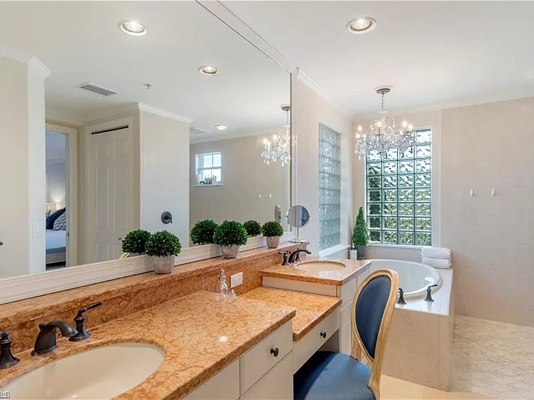 2864 Tiburon Blvd E #101 — Photo 13