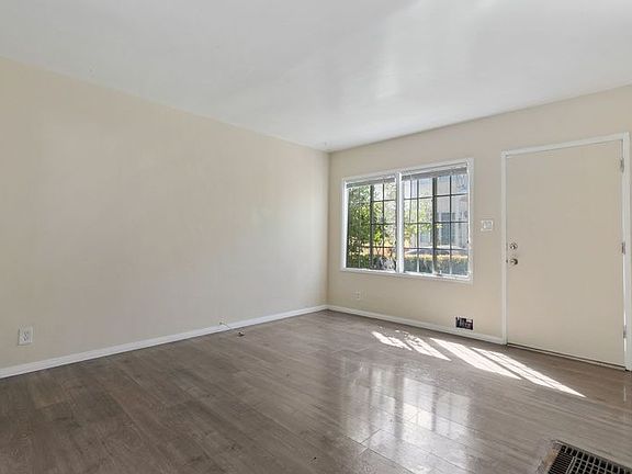 4th image of 2119 1/2 Stewart St