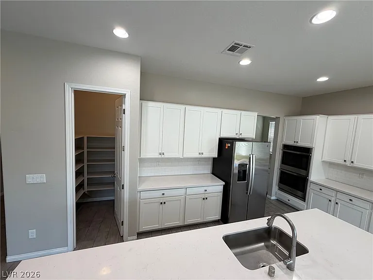 63 Barton Bay Ave — Photo 14