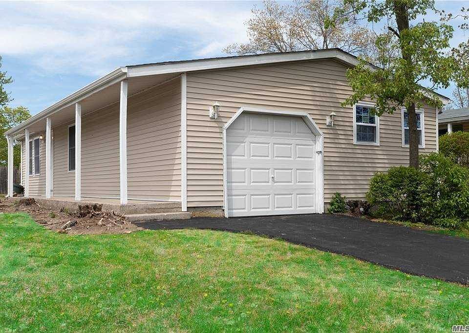 1st image of 44 Village Cir S