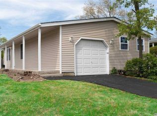 44 Village Cir S, Manorville, NY 11949