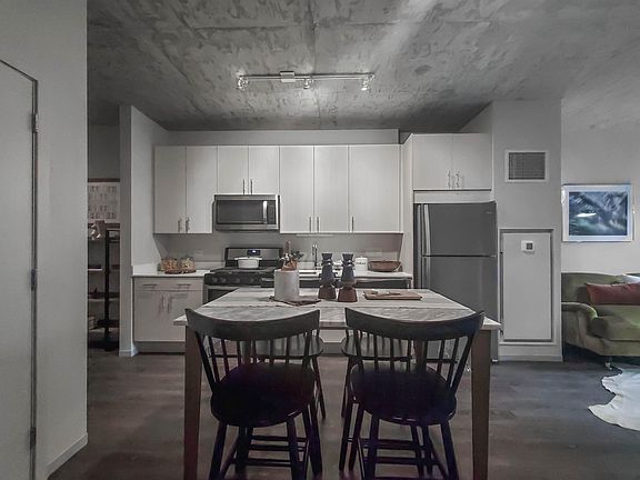 5th image of 718 S Clark St #1103
