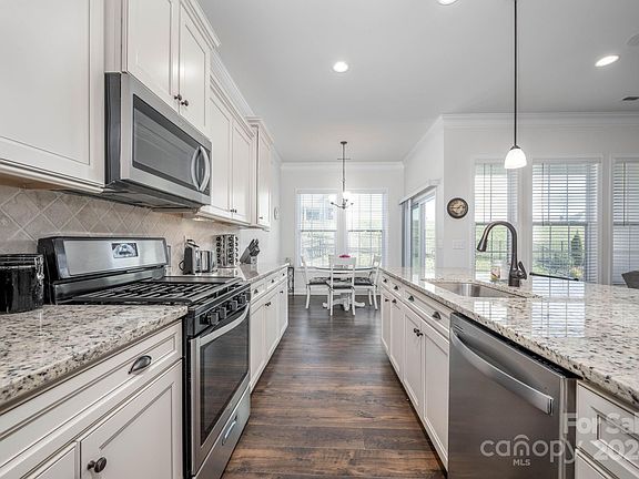 5th image of 178 Hanks Bluff Dr