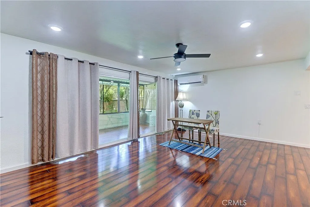 2 bed, 1040 sqft, $3,000 — Photo 3