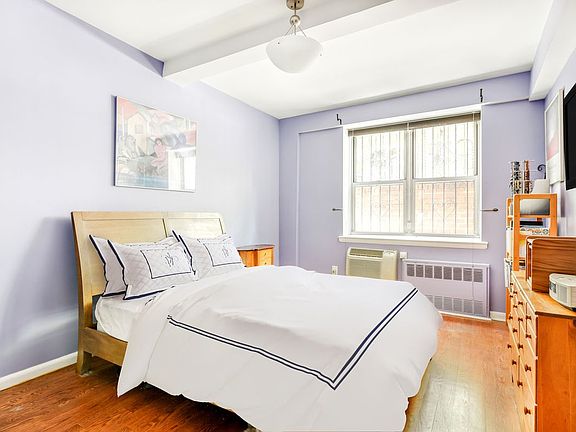 3rd image of 166 W 76th St APT D