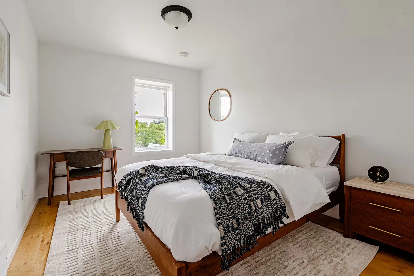2 bed, 1000 sqft, $4,000 — Photo 2