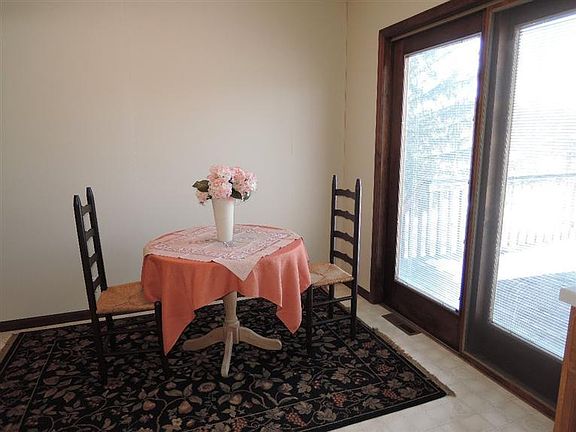 5th image of 275 Glennview Dr