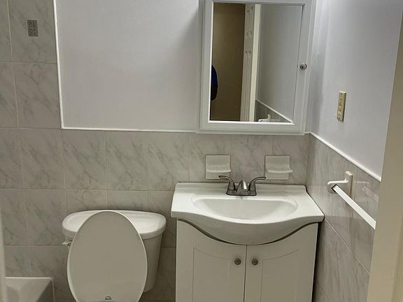 3rd image of 14038 Charles Ln Floor 1