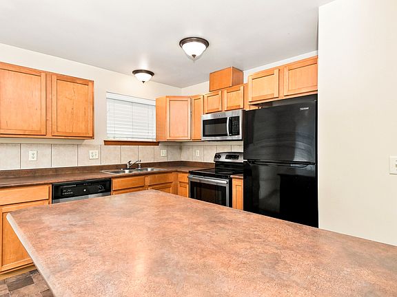 5th image of 3233 Racine St