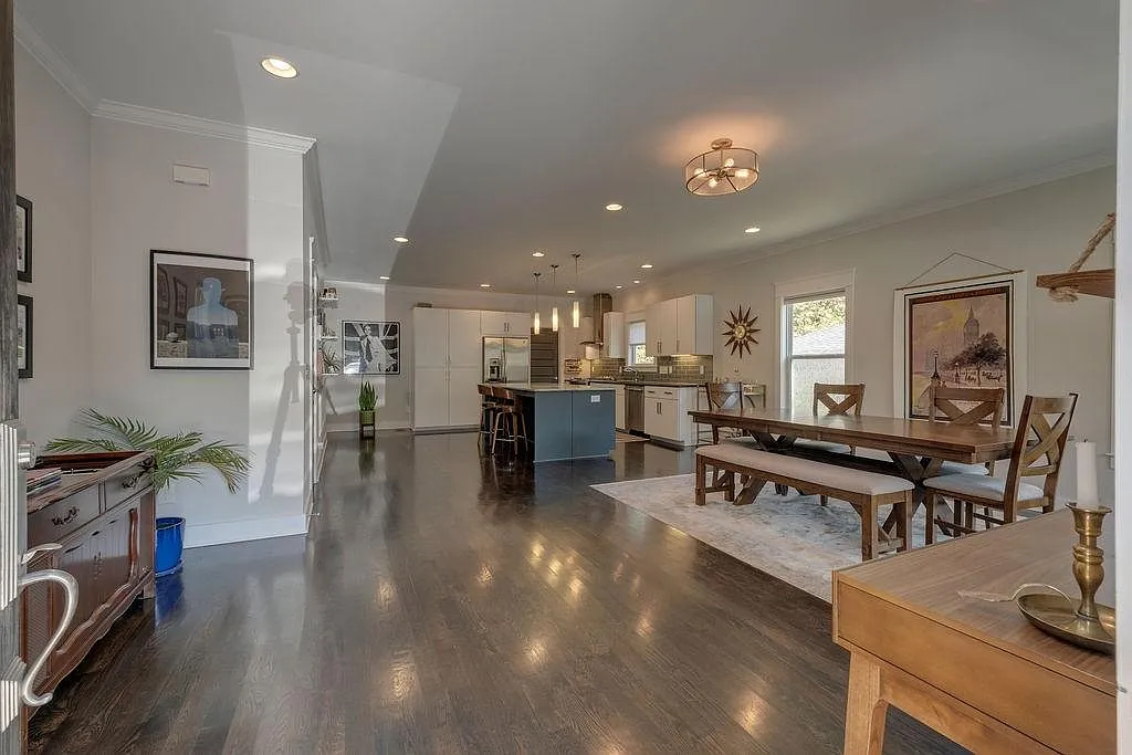 3 bed, 2.5 bath, 2408 sqft, $4,200 — Photo 3