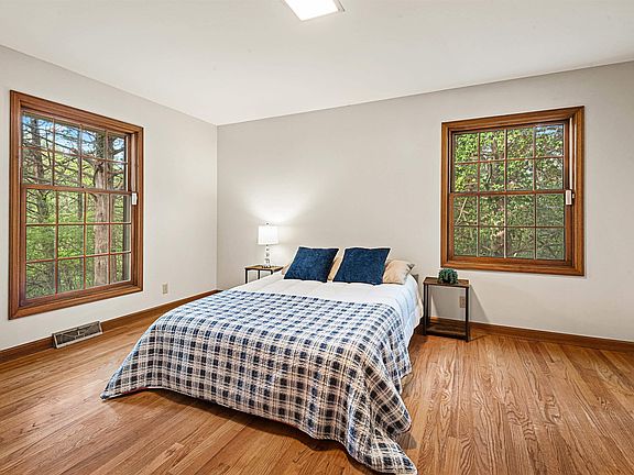 5th image of 2025 College Heights Rd