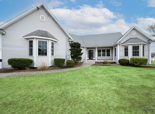 86 Grove St, Hopkinton, MA 01748