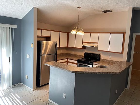 3rd image of 591 Dorset Ct