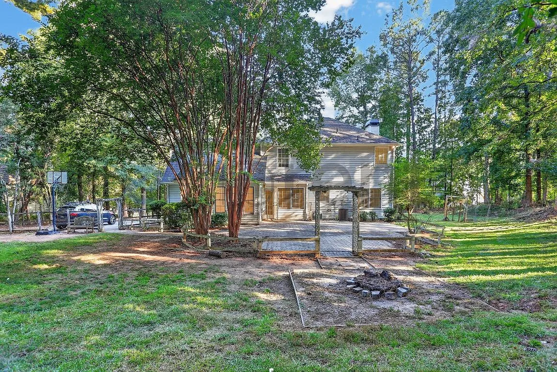 4 bed, 2.5 bath, 1800 sqft, $2,500 — Photo 3