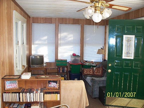 4th image of 928 Uncapher Ave