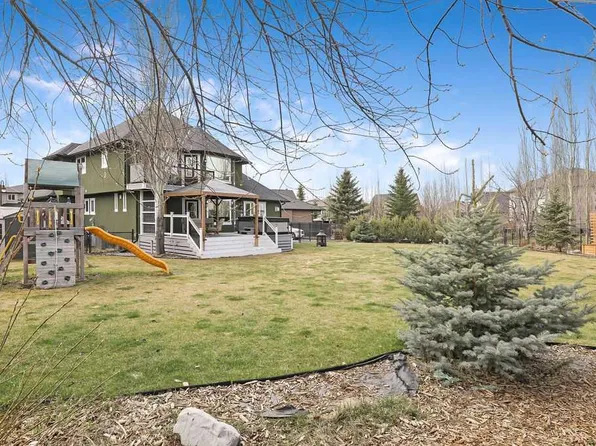105 E Lang Pl, Okotoks, AB T1S 1W8