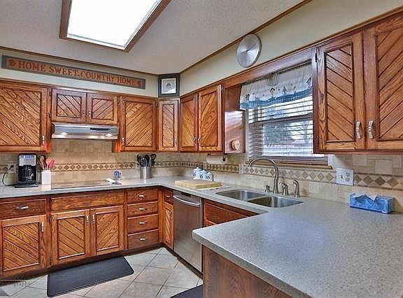 5th image of 4633 Royal Crest Dr