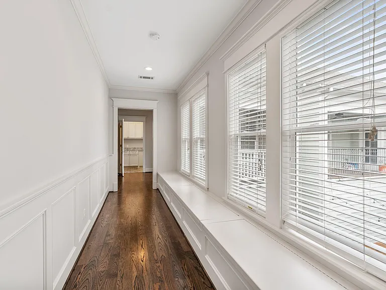 403 Columbia St — Photo 32