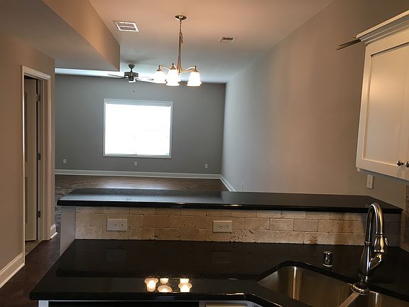 4th image of 334 Parkview Pl