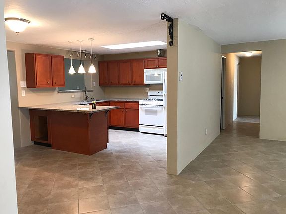 2nd image of 3509 Alvarado Dr NE